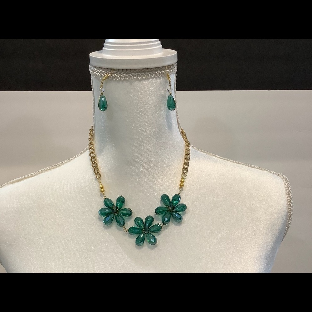 Green Crystals Flowers Necklace earrings Set